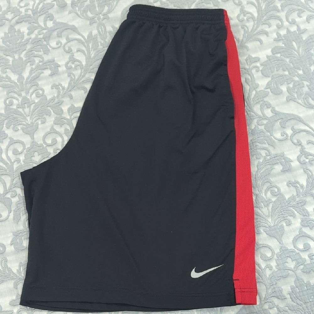 Nike Men's Black and Red Athletic Shorts Size Large